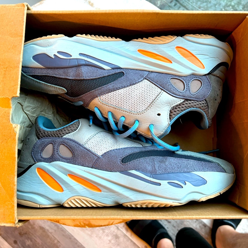 Yeezy Adidas 700 Boost Carbon Blue Size 10.5